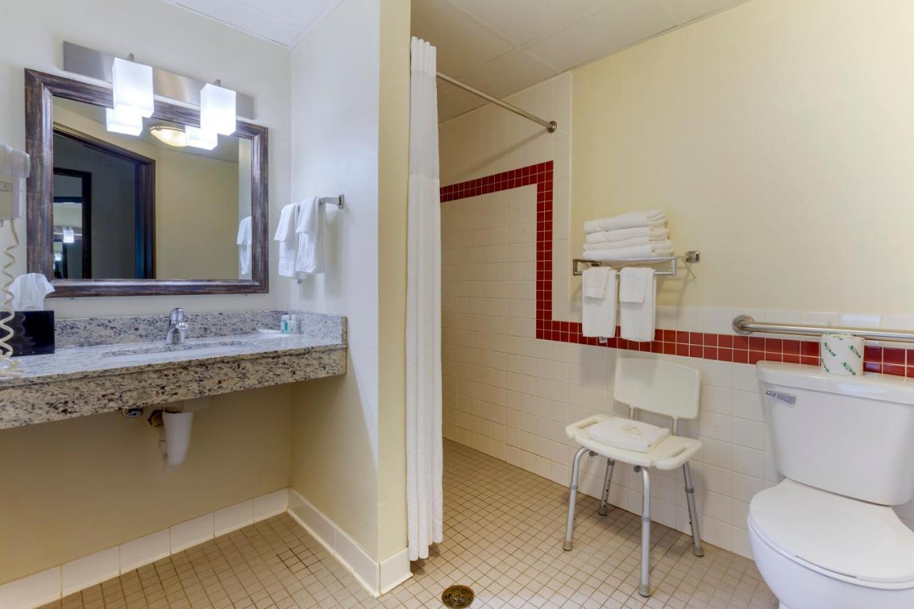 Quality Inn Oshkosh Kültér fotó