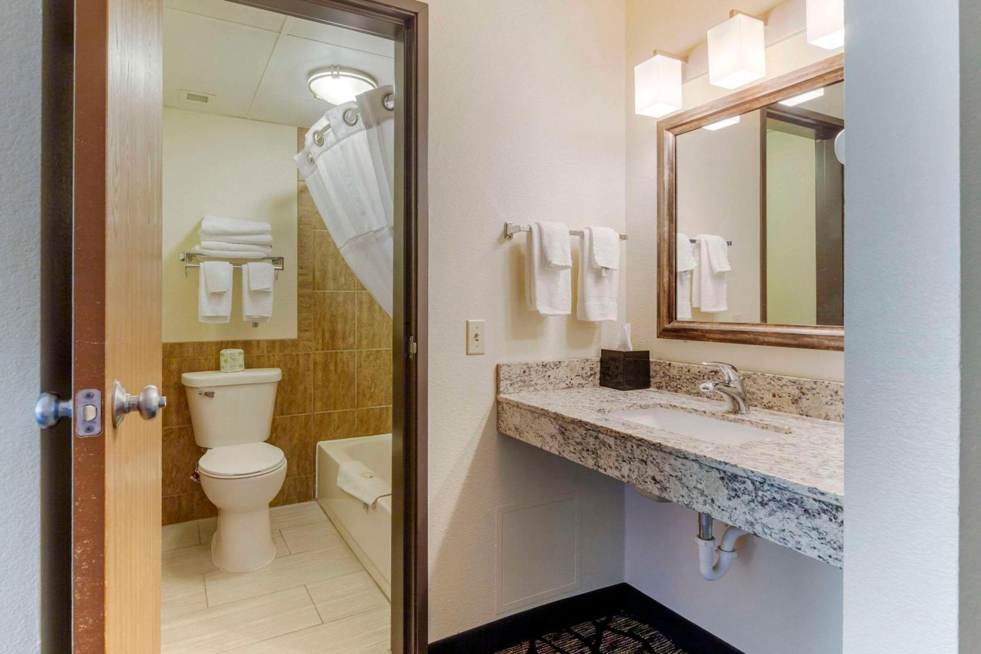 Quality Inn Oshkosh Kültér fotó