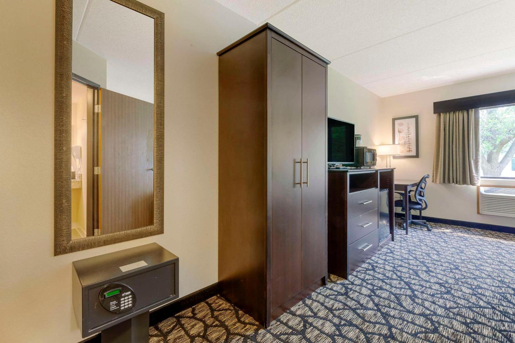 Quality Inn Oshkosh Kültér fotó